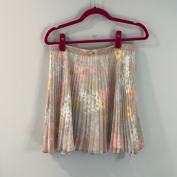 Alice & Olivia pastel floral pleated mini skirt M NWT - Picture 4 of 6